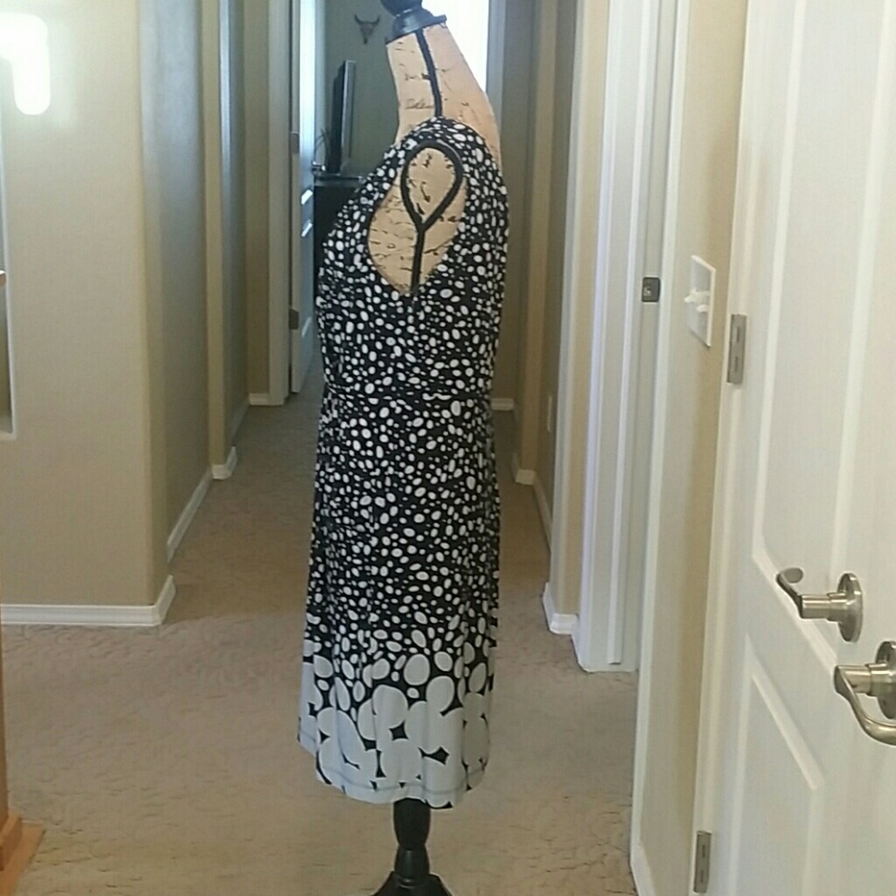 Dress - Picture 3 of 4